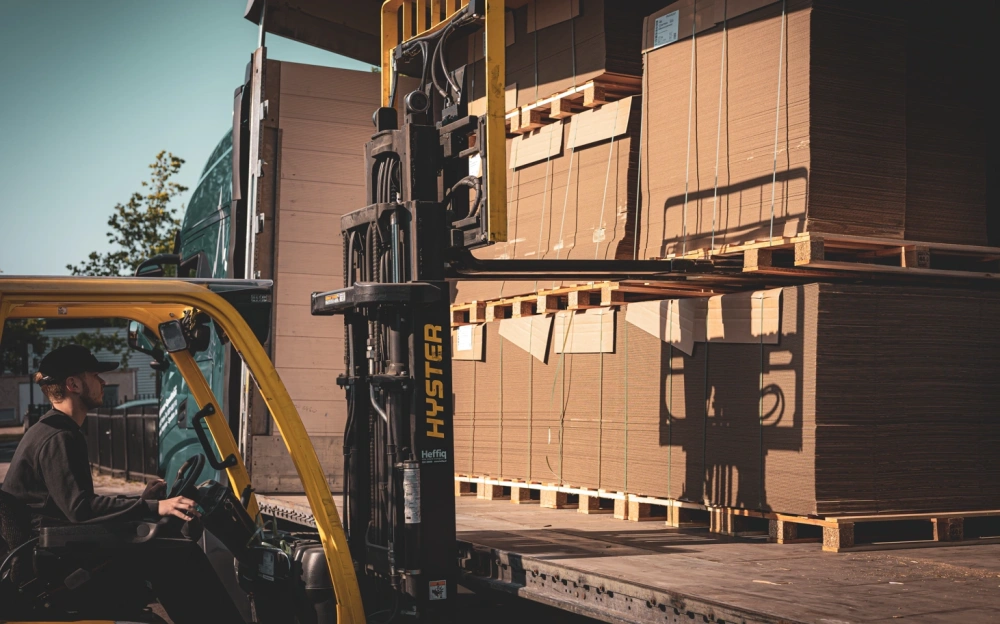 Pallets van bedrukte dozen